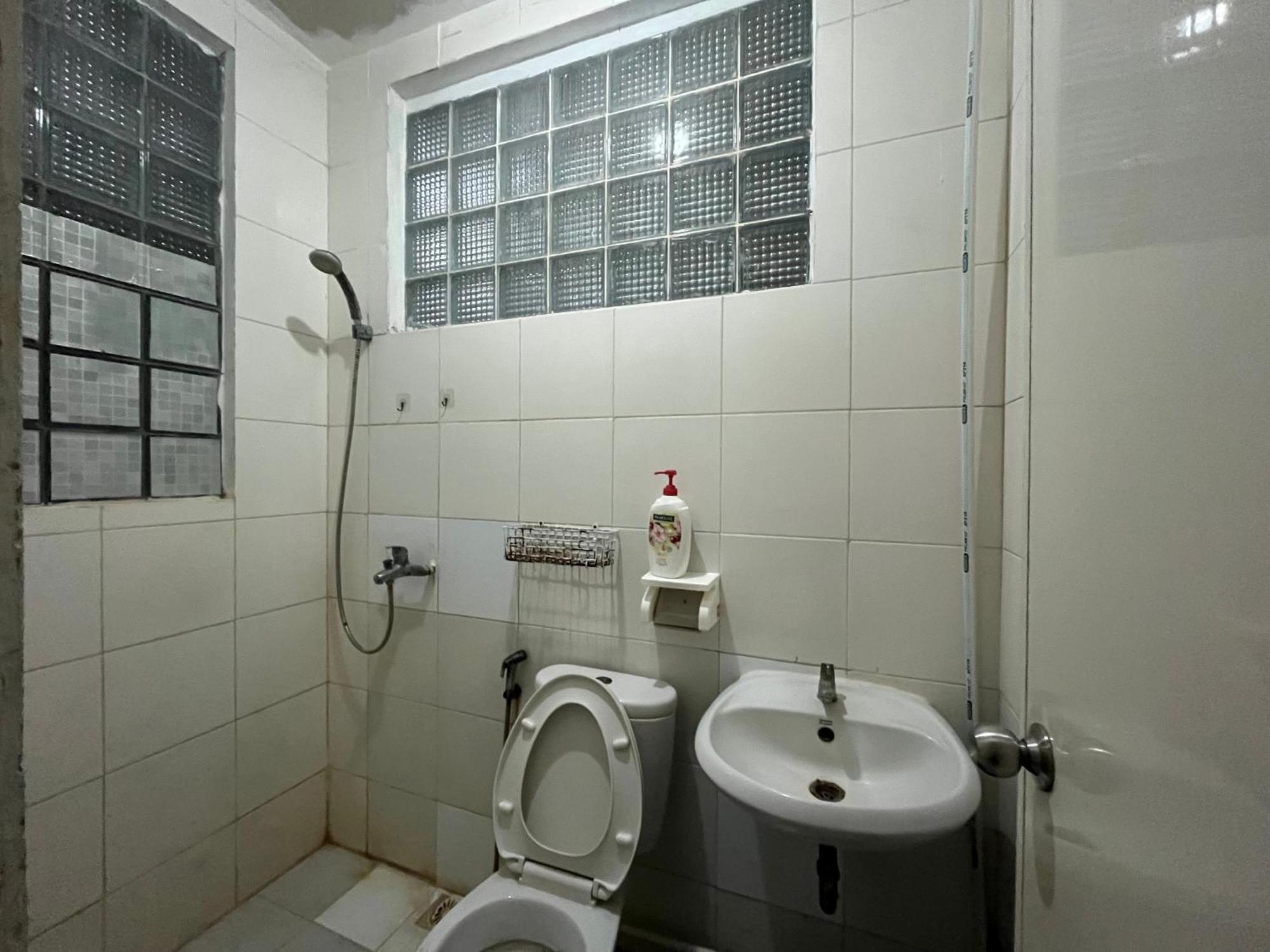 Spot On 94142 Al Fatih Residence Syariah 2 Джакарта Экстерьер фото